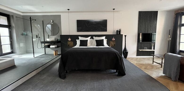 Enn�a - Jacuzzi & Luxury Suites