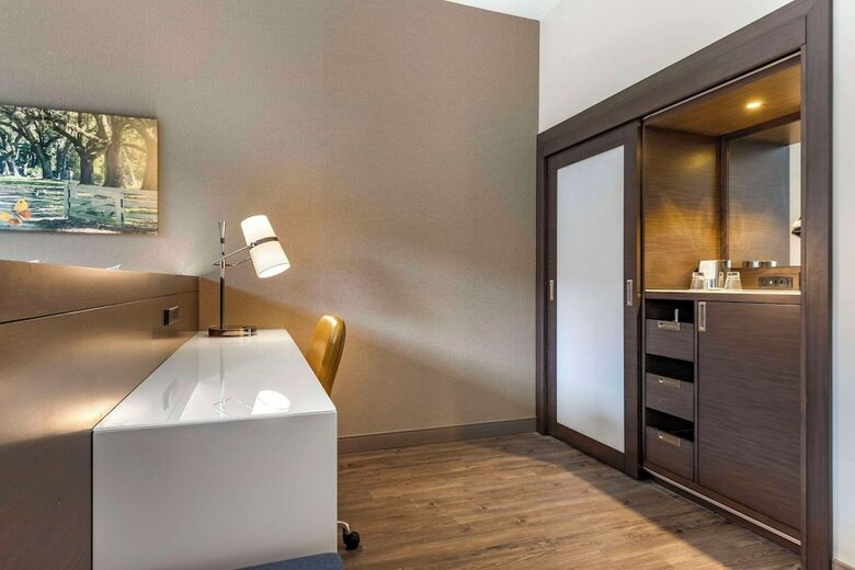 Cambria Hotel Savannah Downtown Historic District