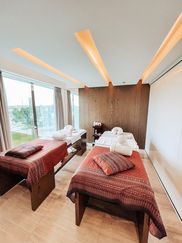 Suryaa Hotel Pinhais, Curio Collection By Hilton
