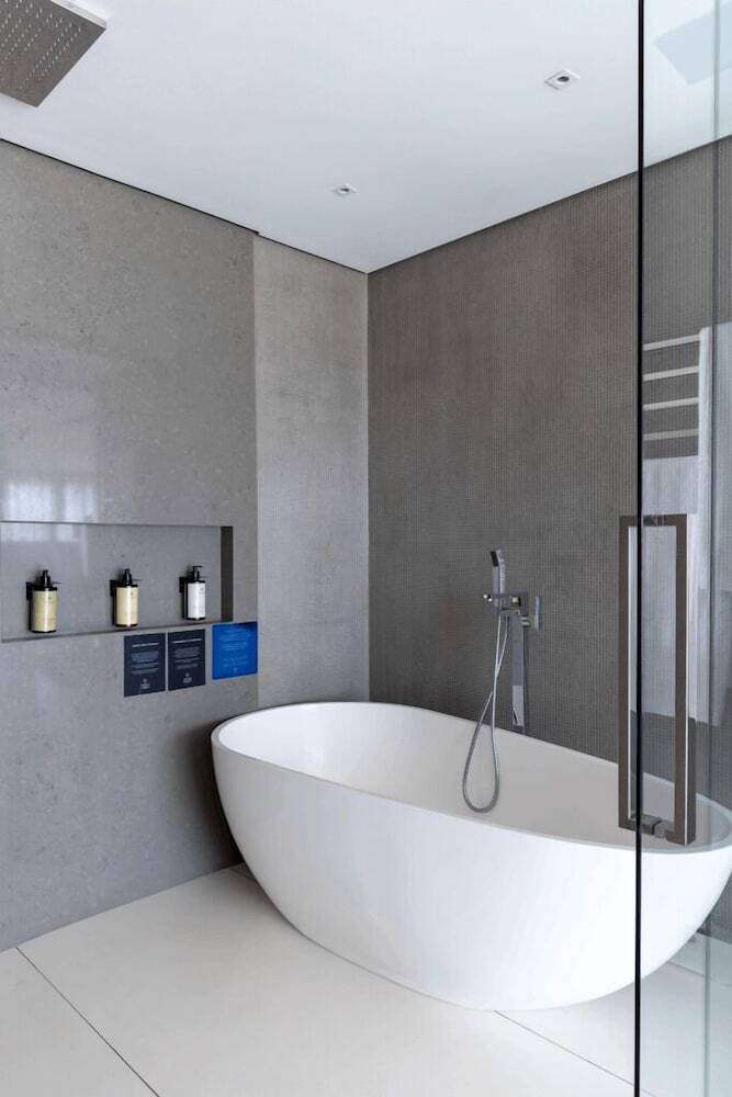 Suryaa Hotel Pinhais, Curio Collection By Hilton