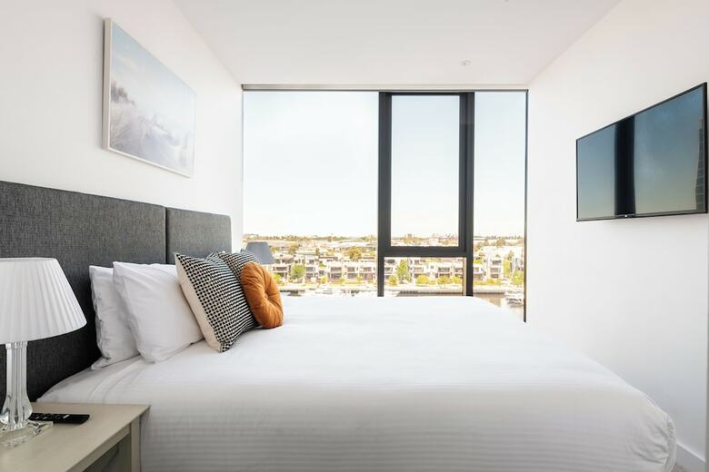 Melbourne Private Apartments - Collins Wharf Waterfront, Docklands