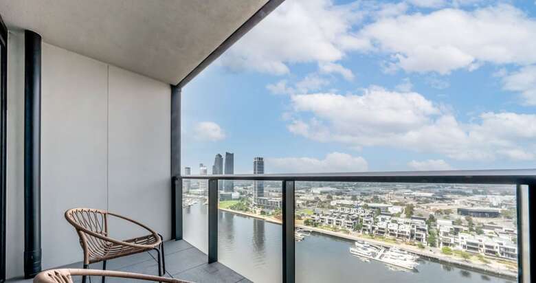 Melbourne Private Apartments - Collins Wharf Waterfront, Docklands