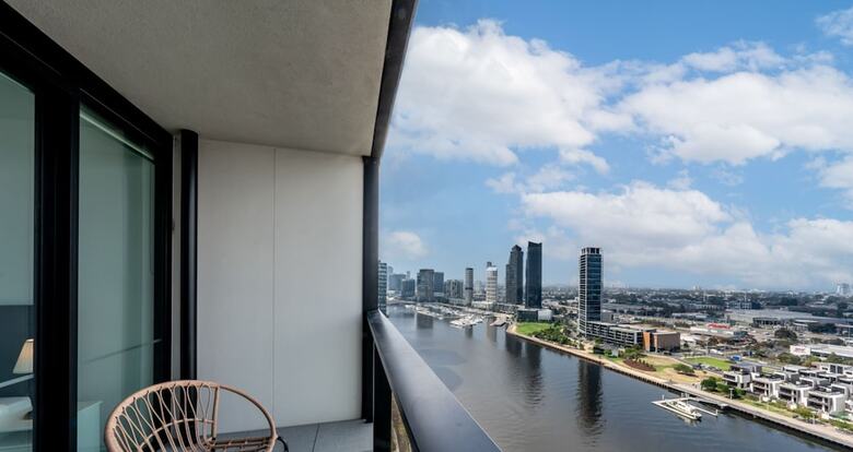 Melbourne Private Apartments - Collins Wharf Waterfront, Docklands