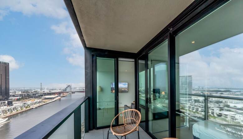 Melbourne Private Apartments - Collins Wharf Waterfront, Docklands