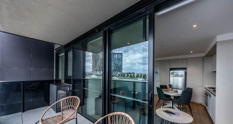 Melbourne Private Apartments - Collins Wharf Waterfront, Docklands