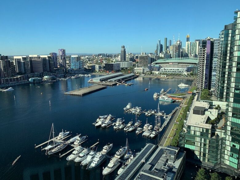 Melbourne Private Apartments - Collins Wharf Waterfront, Docklands