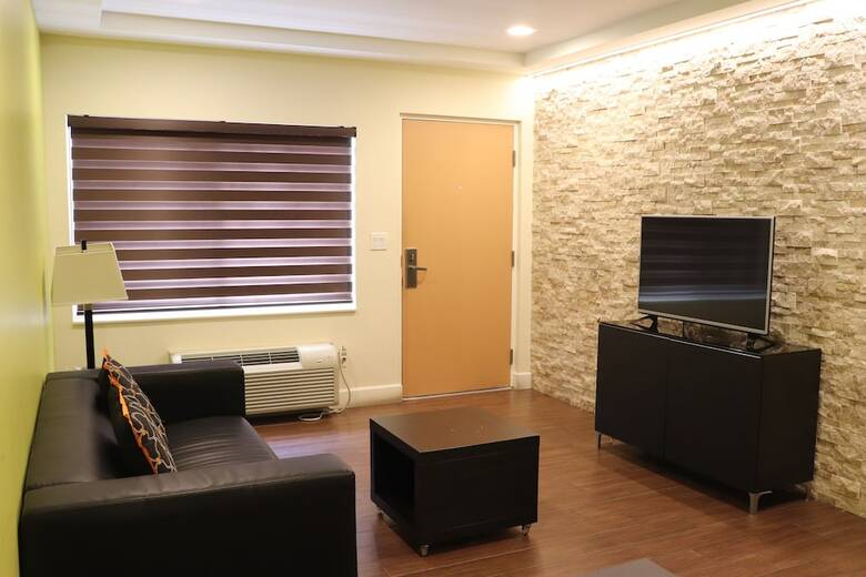 Hotel Curtis Inn & Suites