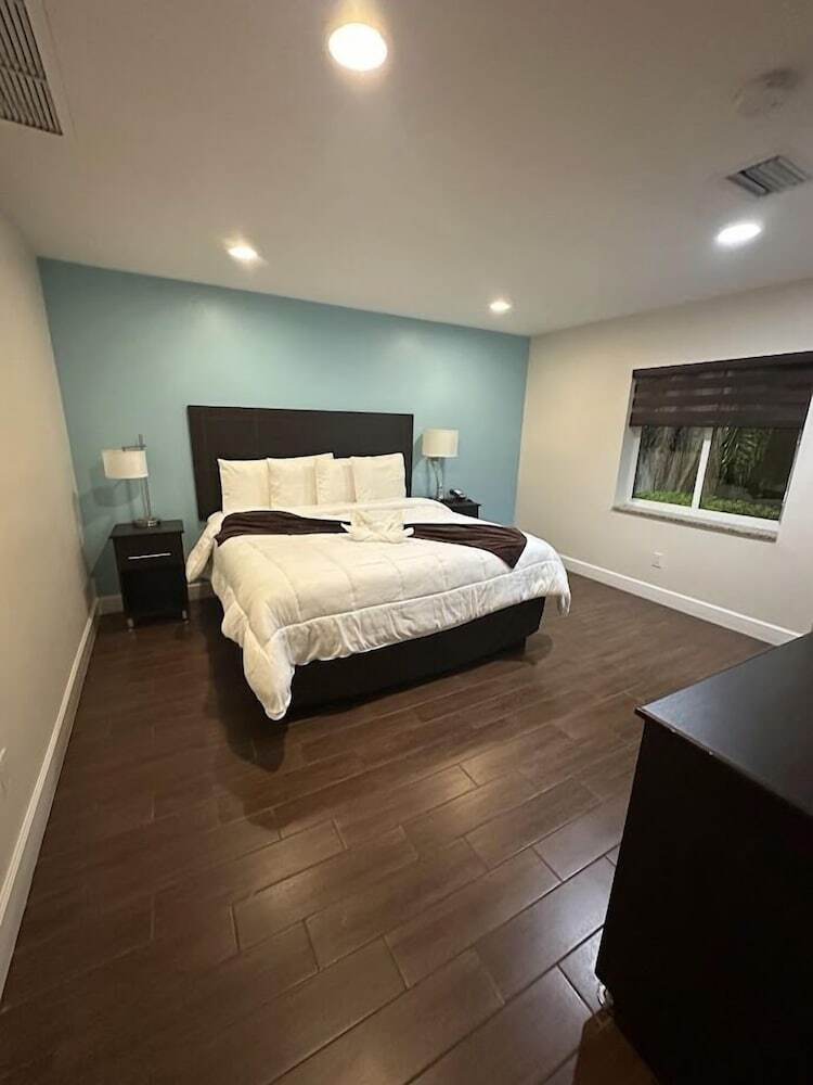 Hotel Curtis Inn & Suites