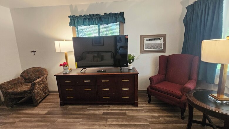 Cedar Lodge Motel