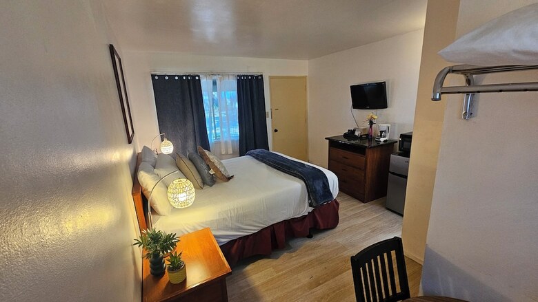 Cedar Lodge Motel