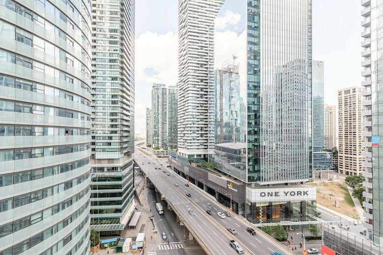 Aparthotel Stallion Suites Opp Cn Tower & Scotiabank Arena