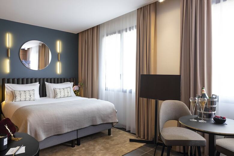 Hotel Howard Sur Seine
