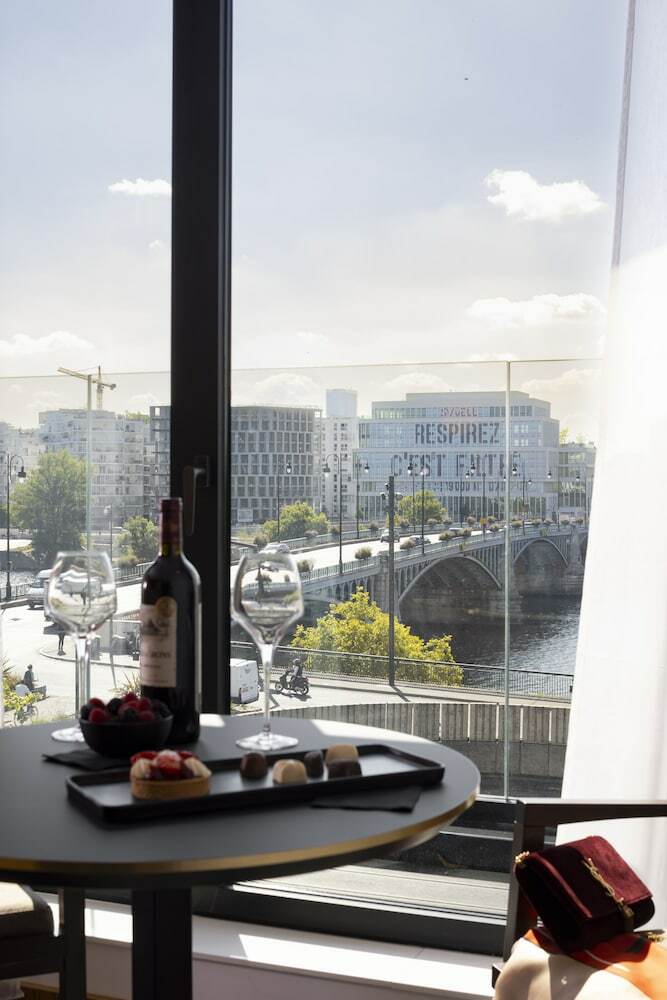 Hotel Howard Sur Seine