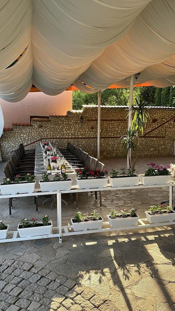 Hayat Hotel Ltd
