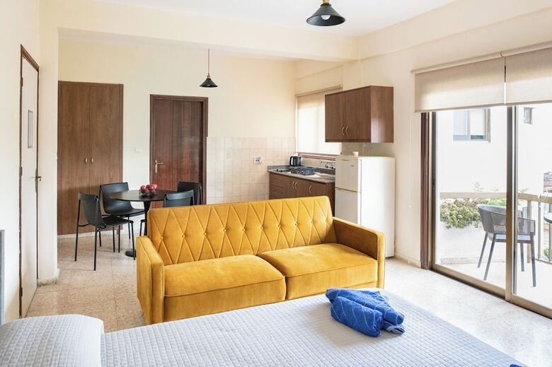 Room-studio In Polis - Just 800 M From T