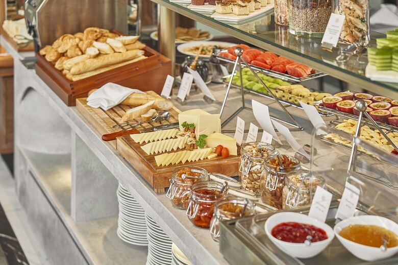 Hotel La Siesta Premium Saigon