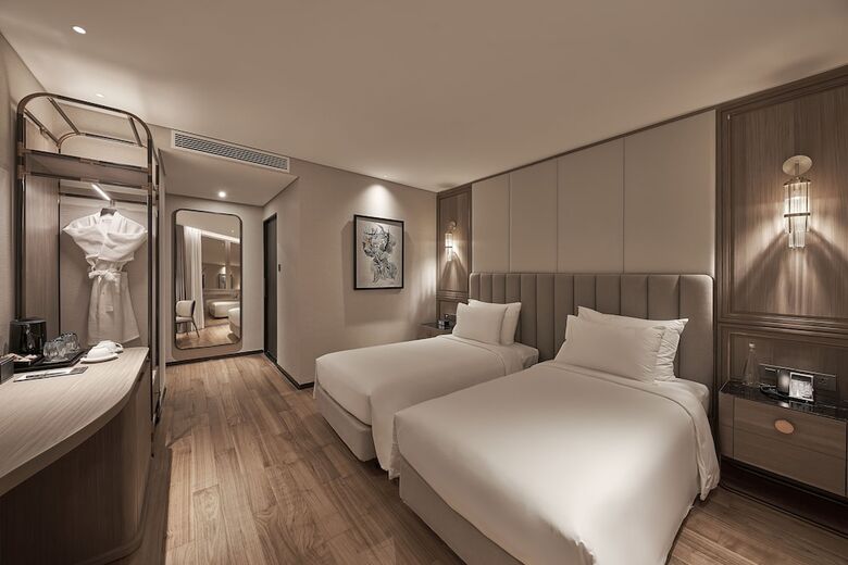Hotel La Siesta Premium Saigon