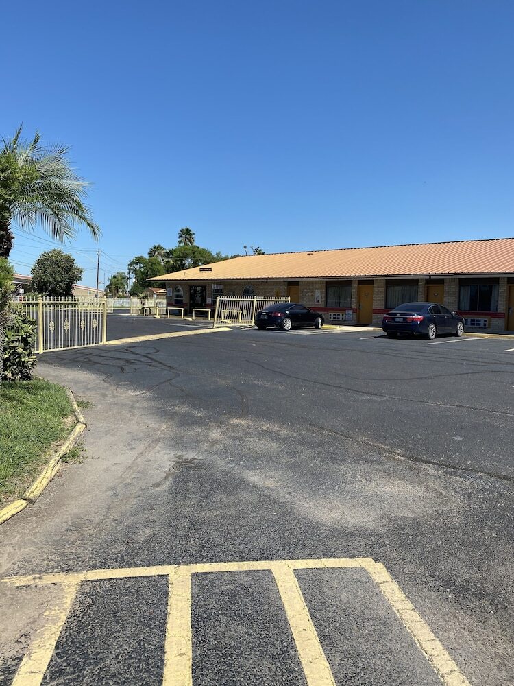 Motel Executive Inn And Suites