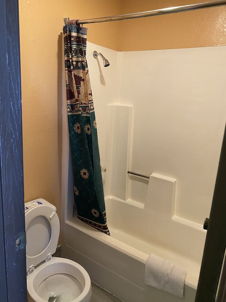 Motel Executive Inn And Suites