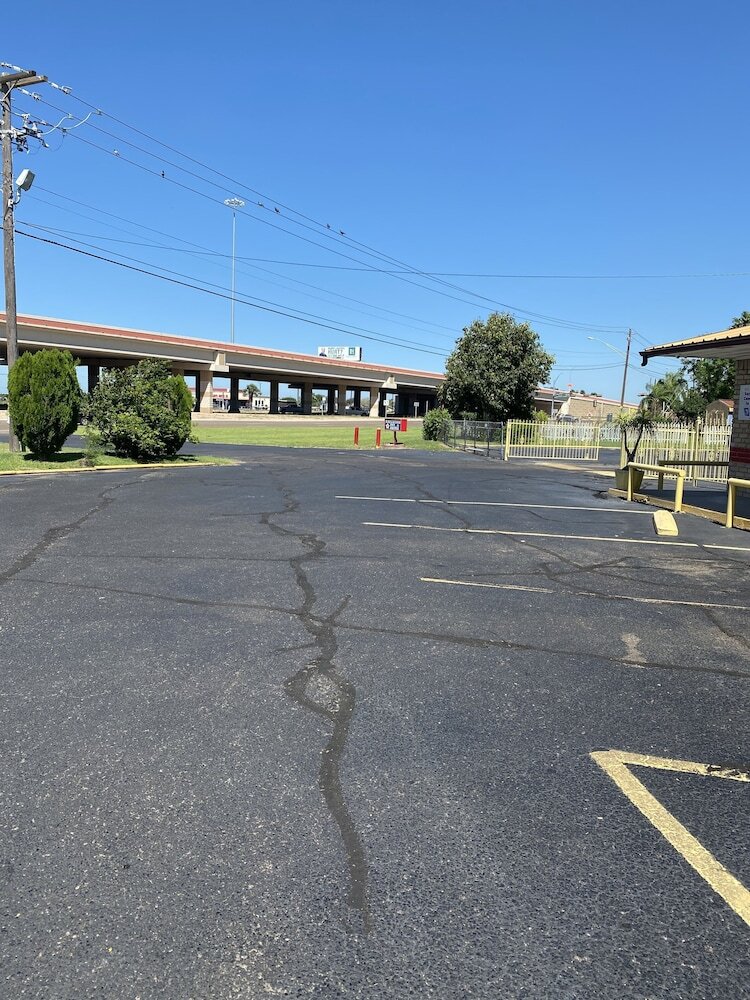 Motel Executive Inn And Suites