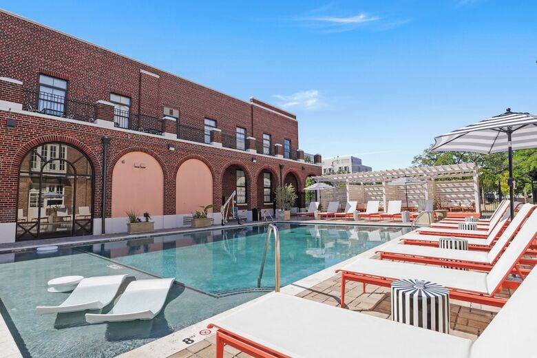Aparthotel Bywater Suite Hotel