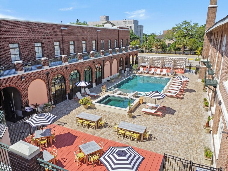 Aparthotel Bywater Suite Hotel