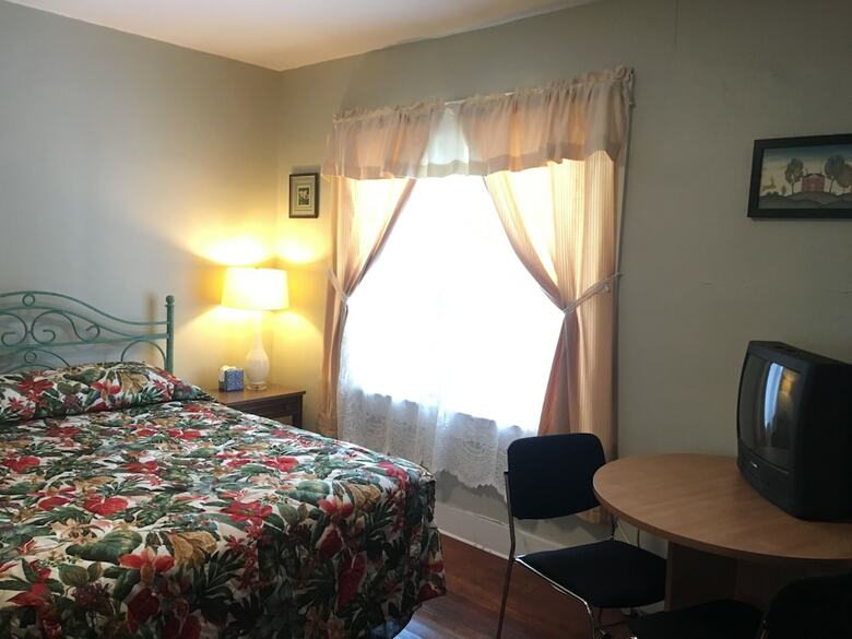 Kenoza Lake View Manor
