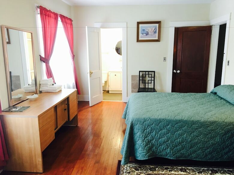 Kenoza Lake View Manor