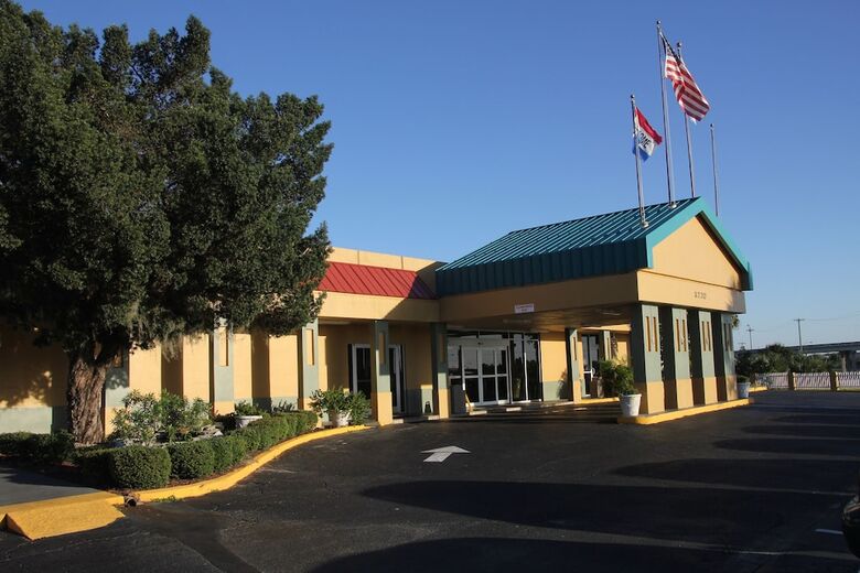 Hotel Cruise Port Inn