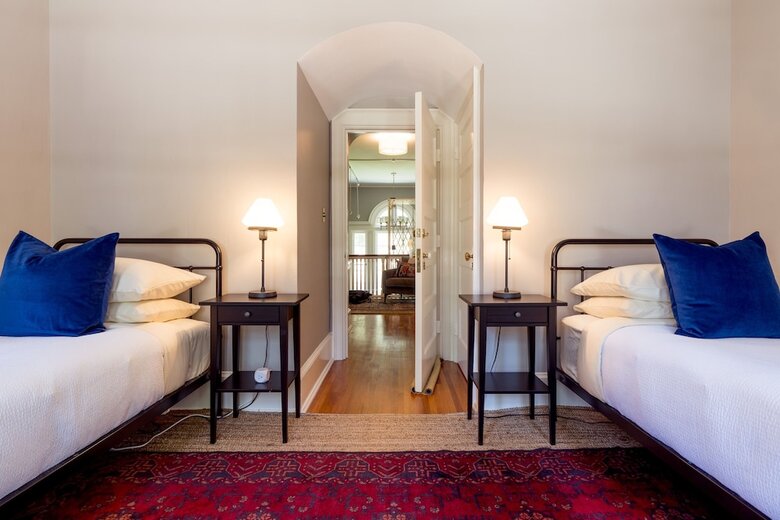 16 Elm Heritage Hotel