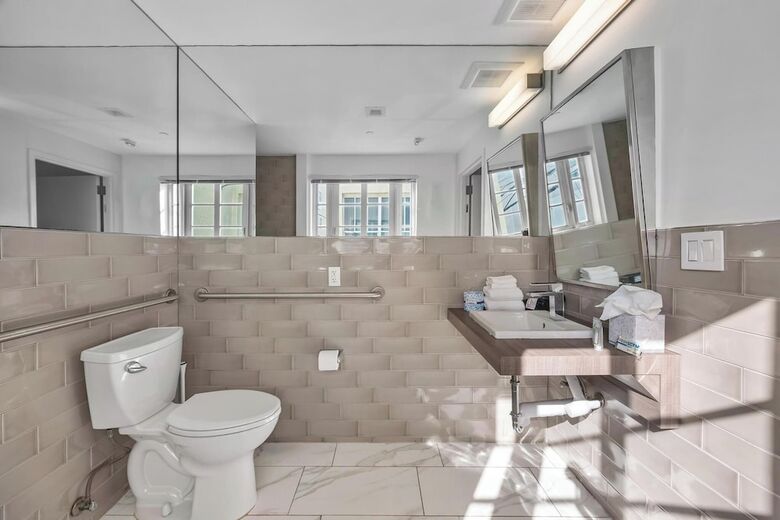 Hotel Luxuri Suites