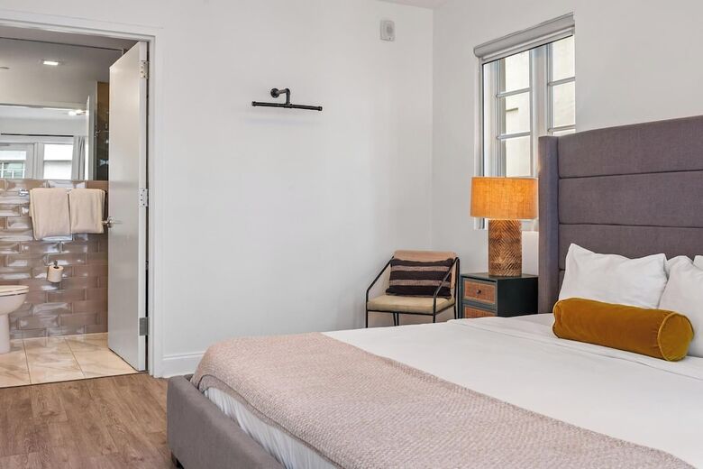 Hotel Luxuri Suites