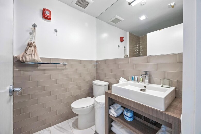 Hotel Luxuri Suites
