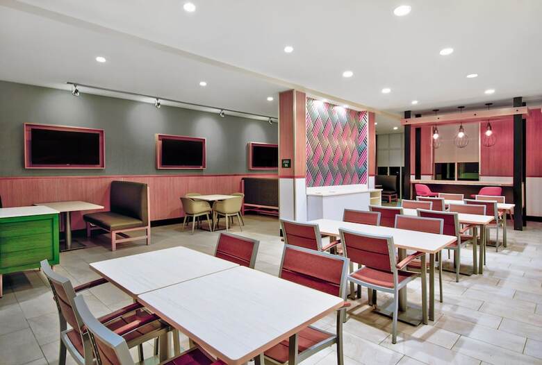 Hotel Holiday Inn Erie By Ihg