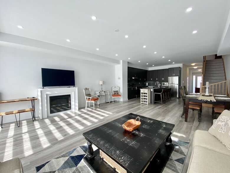 Hotel Luxurious Waterfront Retreat