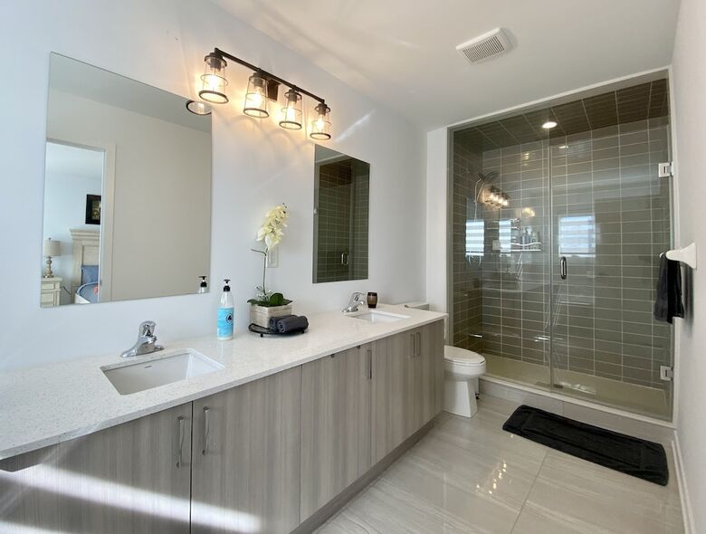 Hotel Luxurious Waterfront Retreat