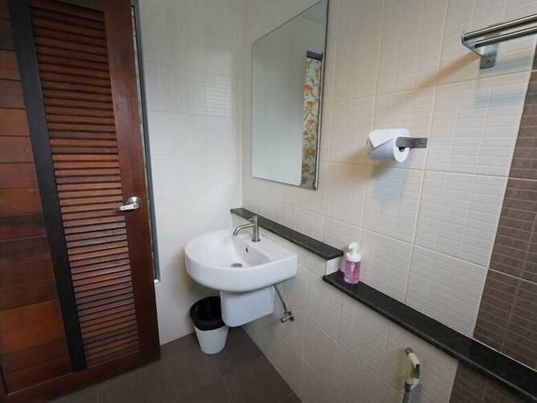 Hotel Roomquest Tha Sala