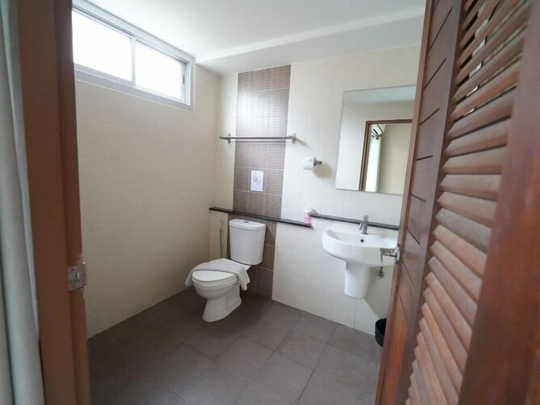 Hotel Roomquest Tha Sala