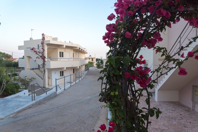 Amaryllis Front Beach Hotel