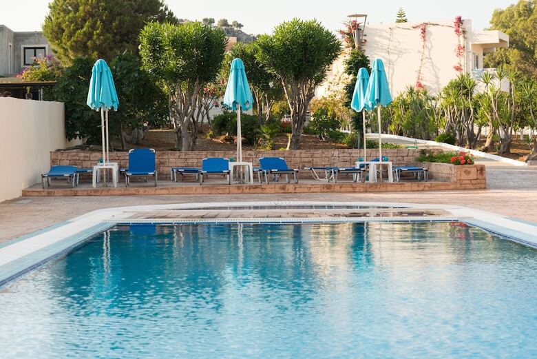 Amaryllis Front Beach Hotel