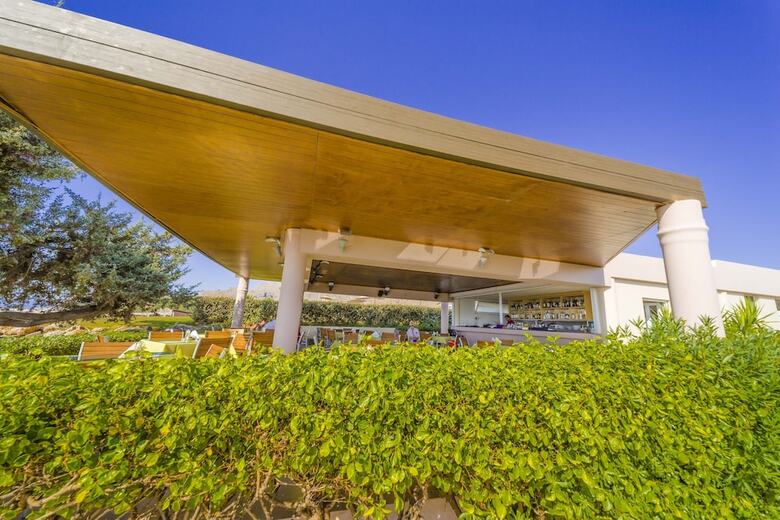 Amaryllis Front Beach Hotel