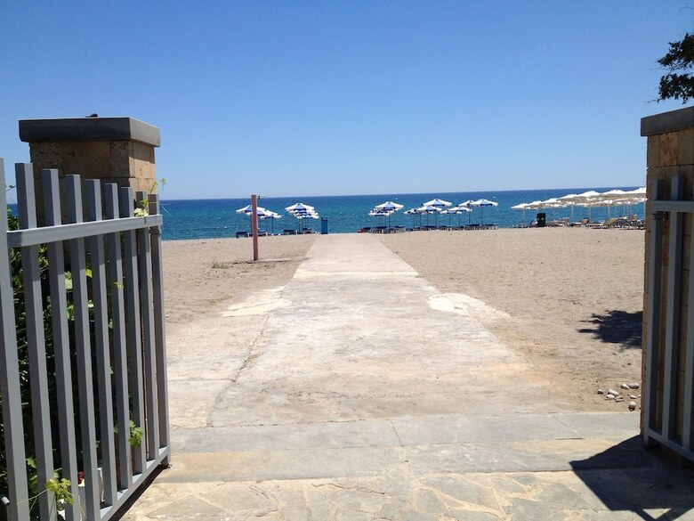 Amaryllis Front Beach Hotel