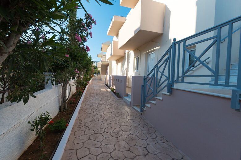 Amaryllis Front Beach Hotel