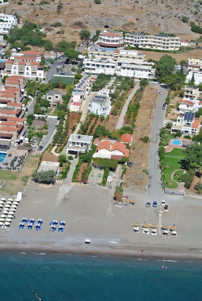 Amaryllis Front Beach Hotel