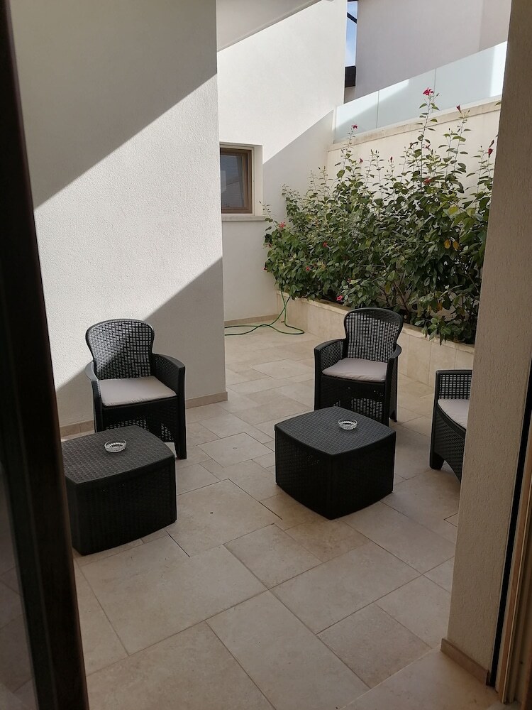 Aurosa Bed And Breakfast