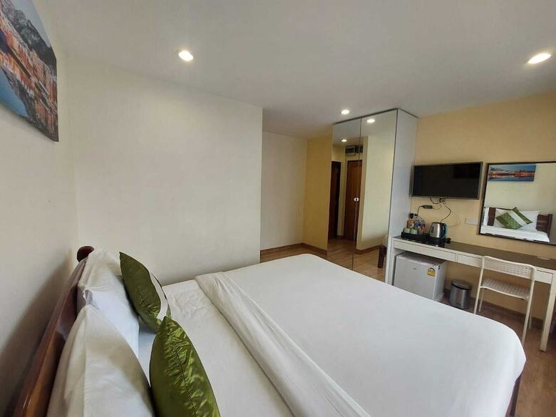 Hotel V Check Inn Sukhumvit 22