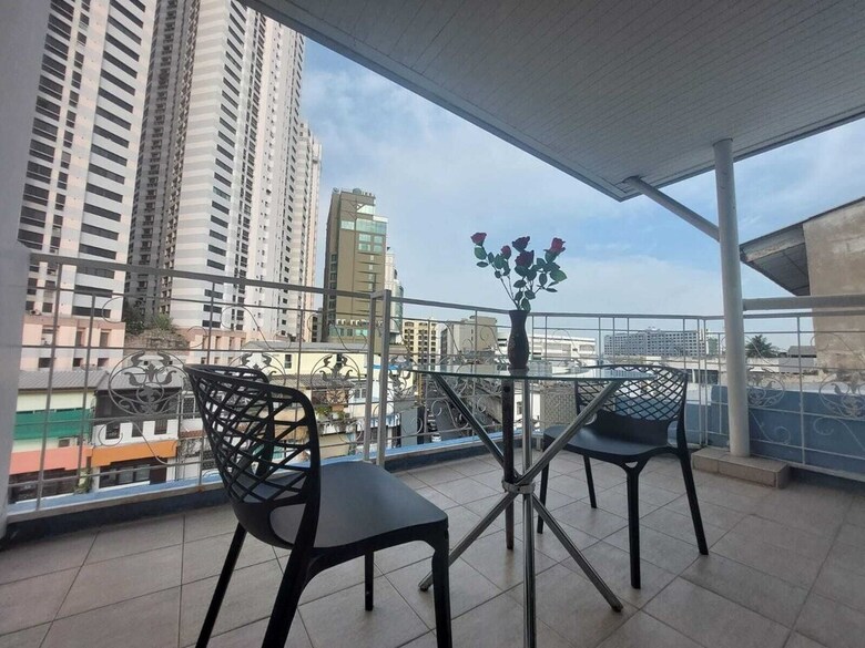 Hotel V Check Inn Sukhumvit 22