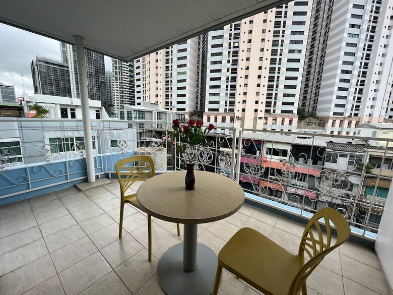 Hotel V Check Inn Sukhumvit 22