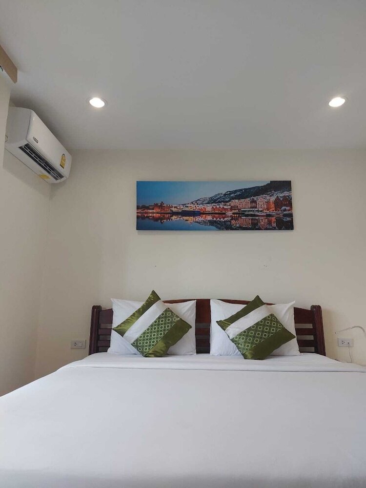 Hotel V Check Inn Sukhumvit 22