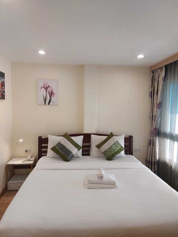 Hotel V Check Inn Sukhumvit 22